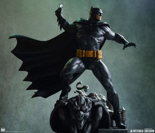 DC Comics Estatua 1/6 Batman (Black and Gray Edition) 50 cm
