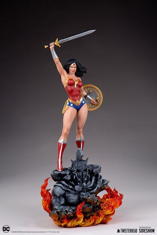 DC Comics: Wonder Woman 1:6 Scale Maquette