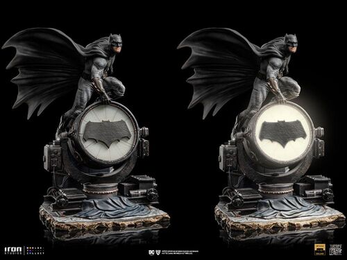 Zack Snyder's Justice League Estatua 1/10 Deluxe Art Scale Batman on Batsignal 28 cm