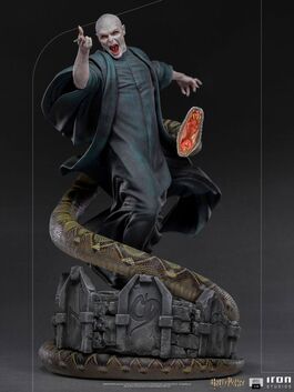 Harry Potter Estatua Legacy Replica 1/4 Voldemort & Nagini 58 cm